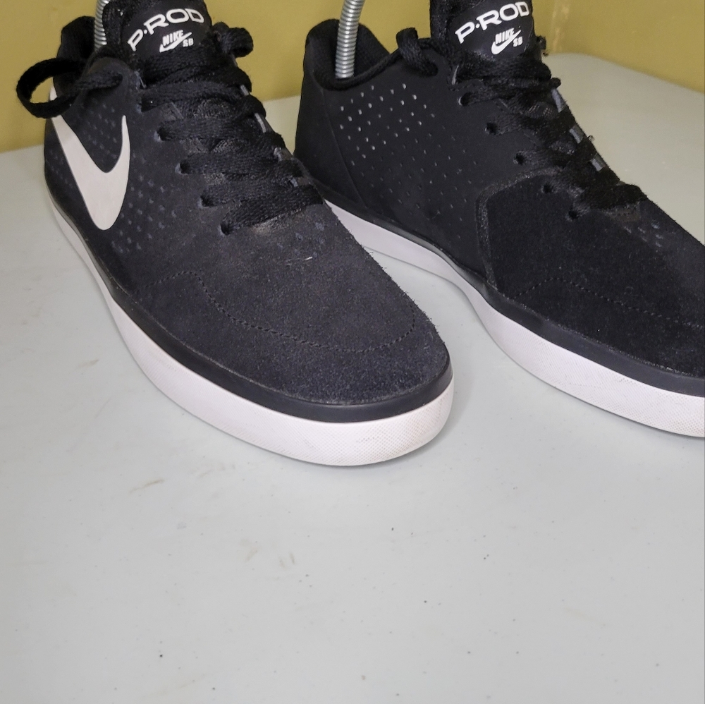 Nike SBP rod riguez size 7 youth or 8.5 women